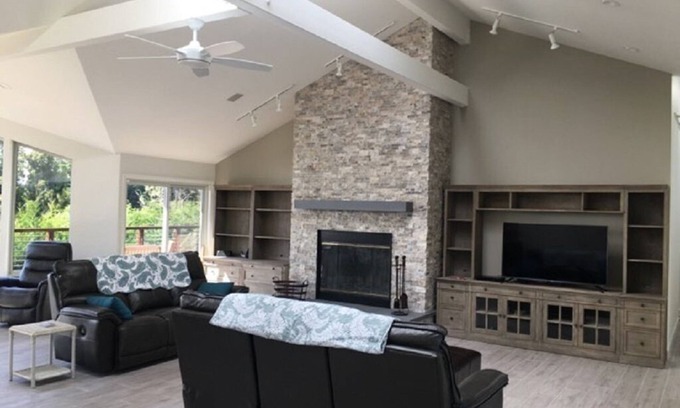 Mendocino House | Expansive Ocean Views, Totally Remodeled, 5 Min to Village