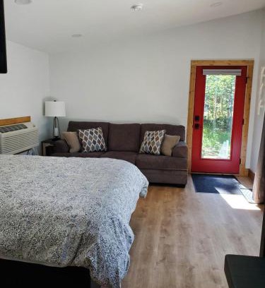 Laurium Hotel | Expedition Inn