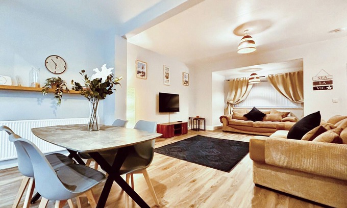 Woodhorn Cottage | Experience coastal bliss in Newbiggin-by-the-Sea, Northumberland.