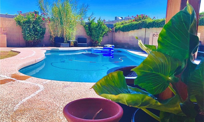 Alhambra Apartment | Experience Alhambra living near Grand Canyon University.