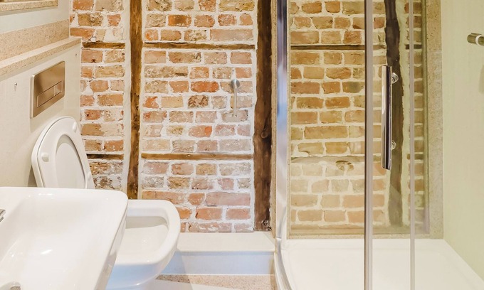 Birchington Hotel | Experience boutique comfort above The Powell pub in Birchington. Stylish en-suite rooms, luxury touches, and a vibrant pub below—perfect for business, couples, or families. Book your coastal escape today!