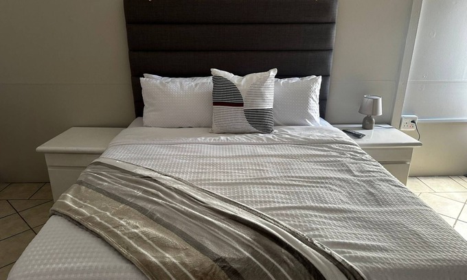 Elarduspark Apartment | Experience Comfort & Style in This Cozy 2-Bedroom Apartment in Pretoria!