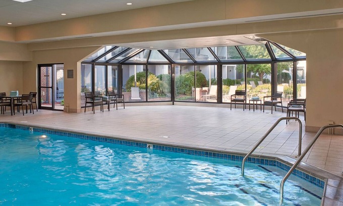 Eden Prairie Hotel | Experience Comfort and Convenience! Indoor Pool, Pets Are Allowed with Fee