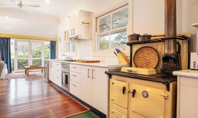 Meroo House | Experience Country Mudgee at Lone Pine Farmhouse