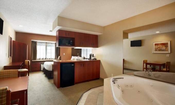Dover Apartment | Experience Exceptional Hospitality- w/Hot tub ,Cozy rooms one/Two Queen bed.