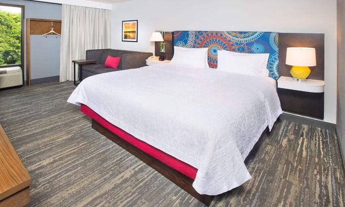 Parole Hotel | Experience Historical Annapolis + Complimentary Breakfast! Outdoor Pool!