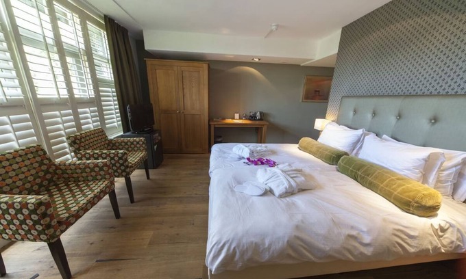 Rijssen House | Experience Luxury and Calm at a Scenic Nature Retreat! Indoor Pool, Free Parking