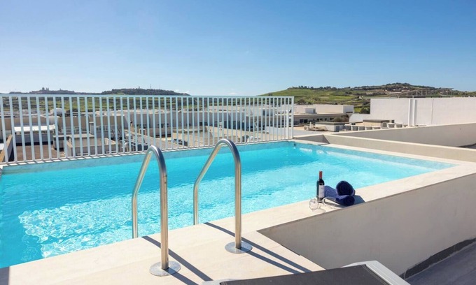 Ta' Zokkrija Apartment | Experience luxury at this tranquil penthouse retreat, perfect for couples or families.