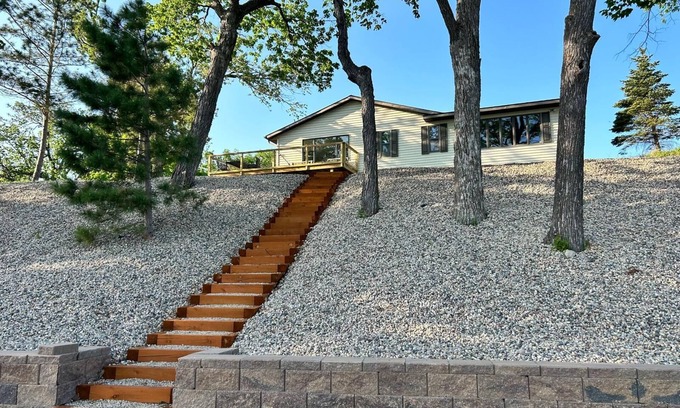 Alexandria House | Experience Luxury, leisure, and lakefront living for the whole family.