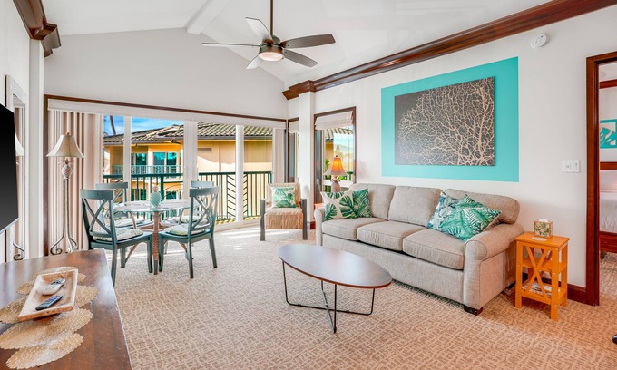 Wailua Condo | Experience Luxury Living in our Penthouse Condo with Free Parking-Book Now!