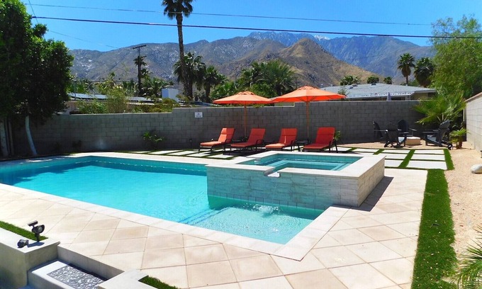 Little Tuscany House | Experience Modern Luxury at Desert Hideaway