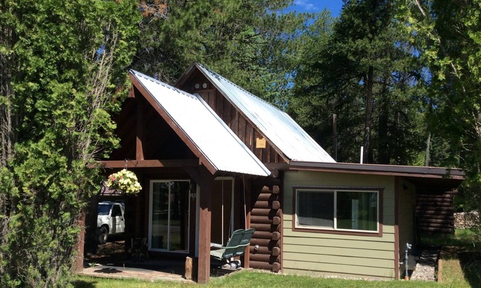 Whitefish Cabin | Experience Montana, 12 minutes Glacier National Park