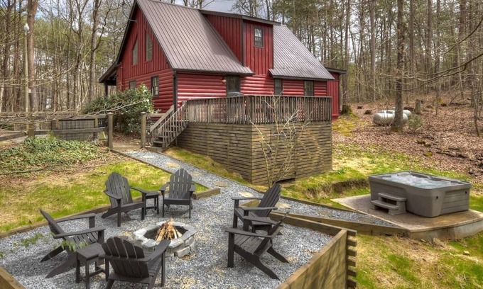 East Ellijay Cabin | Experience nature closeby at our cozy 3-bedroom cabin Ellijay