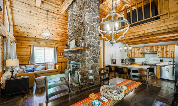 Munds Park Cabin | Experience nature in your cozy Munds Park 4-bedroom cabin by Coconino Forest