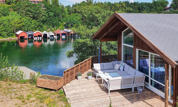Mandal House | Experience pure idyll on the islet Store Kigeholmen in the Tregde archipelago