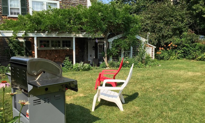 Rockport House | Experience Rockport charm, walk to the beach ,restaurants & Shalin Liu Center