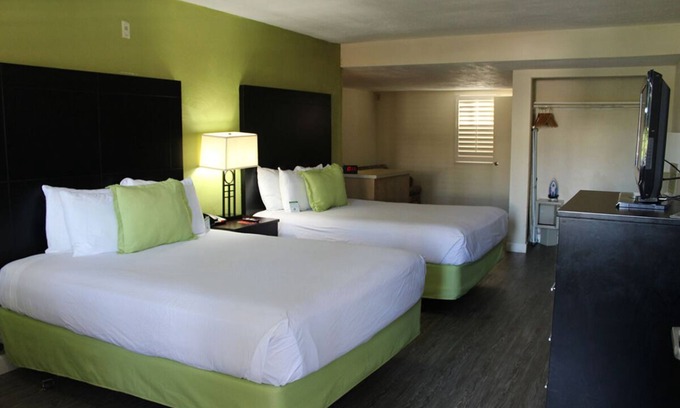 Old Town Hotel | Experience San Diego's Western Charm! 4 Modern Units w/FREE Breakfast