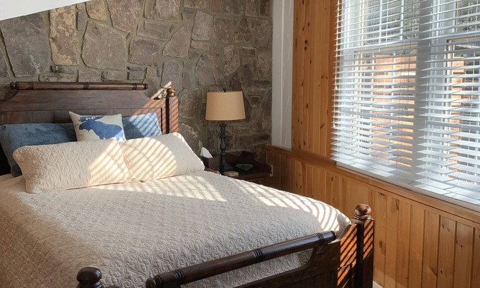 Blowing Rock House | Experience serene stays near The Blowing Rock. Only 1 mile from town!