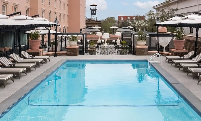 Charleston Historic District Hotel | Experience Soothing Moments & Luxury! Pets Allowed, Outdoor Swimming Pool!