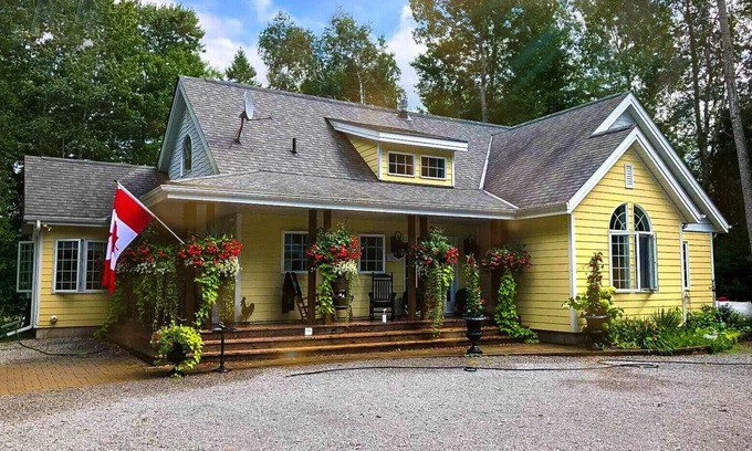 Baddow House | Experience the Burnt River