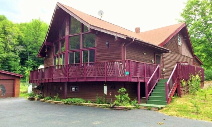 Lanesville House | Experience the Catskills - Explore, Entertain and Relax at our Chalet.