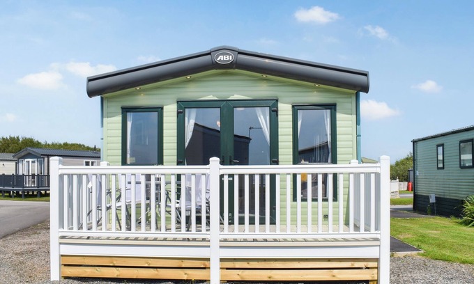 Heysham Cottage | Experience the charm and comfort of Peachy, your ideal holiday home by the sea.