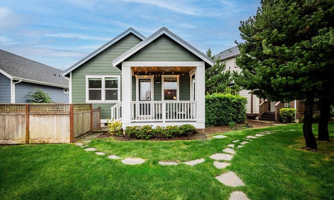 Ocean Shores House | Experience the Cozy Charm of Roost Cottage