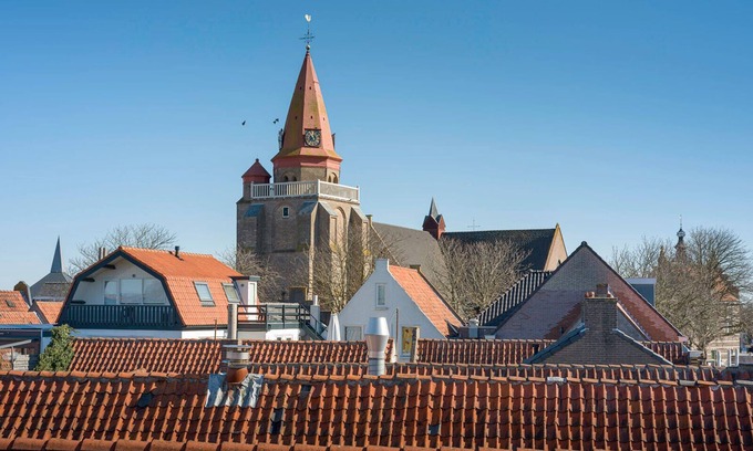 Ouddorp House | Experience the liveliness of the village of Ouddorp, but also be close to the endless natural beauties of Goeree-Overflakkee.