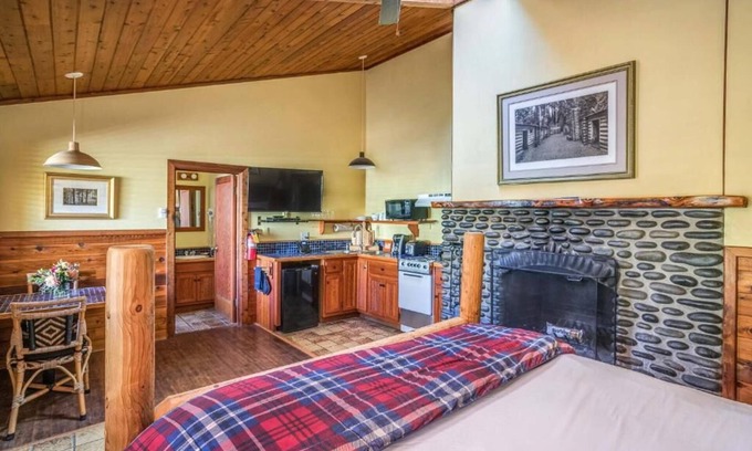 Downtown Cannon Beach Hotel | Experience the Magic of the Coast with Beach Access Nearby!