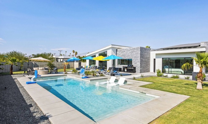 Palm Springs House | Experience the magic of Palm Springs from New Solara house 4 bedroom 3 1/2 bath.