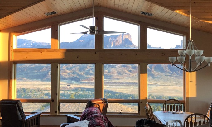 Cody House | Experience the Magic of Wapiti Valley in Luxury. Stunning Views-East Yellowstone