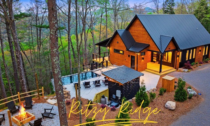 Raccoon Ridge Cabin | Experience the Ritzy Ridge Retreat Heated Pool HotTub Games Mtn Views Sleep 16