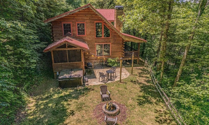 Bryson City Cabin | Experience the serene beauty of Bryson City at Gentle Bear Lookout