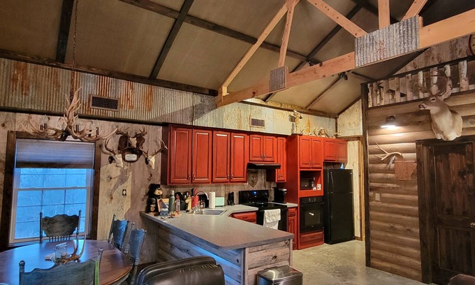 Rover Cabin | Experience the Solar Eclipse path of Totality in this cabin getaway!