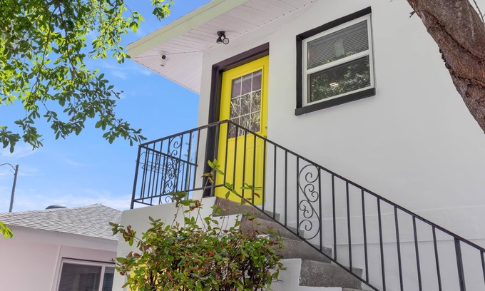 Historic Old Northeast House | Experience the Vibrant Downtown St Pete!