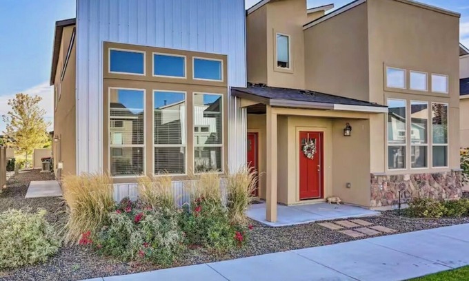 Meridian House | Experience this charming vacation Home. 1,610 ft/3 En-Suite Bedrooms and Private Bathroom and easy access to restaurants, parks, and tons of local attractions, this 3-bedroom, 3.5-bathroom townhome is the perfect home base to return to each evening