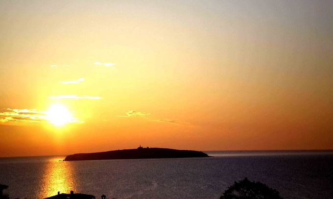 Chernomorets House | Experience this sunrise