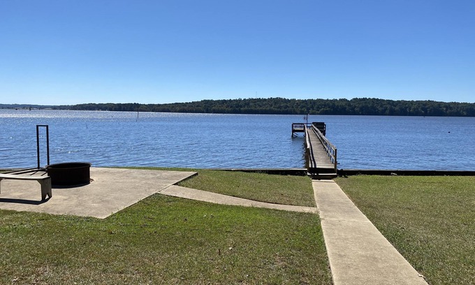 Farmerville House | Experience tranquility in this spacious 4- bedroom house on Lake D'Arbonne.