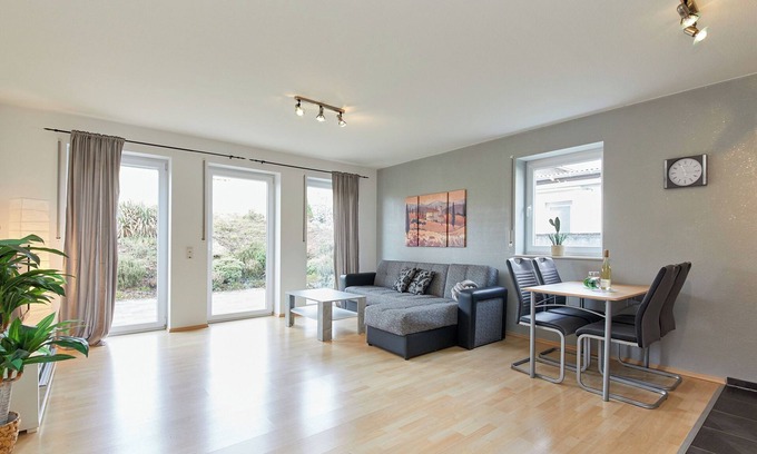 Historic Downtown Apartment | "Experience unforgettable moments in the Fewo am Weinberg!"