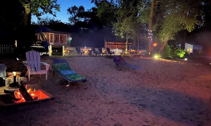Menominee House | Experience Upper Michigan with a breathtaking view of the Bay .