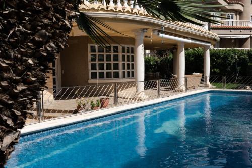 Puig Villa | Experience Valencia Luxury Chalet Puig Val con piscina