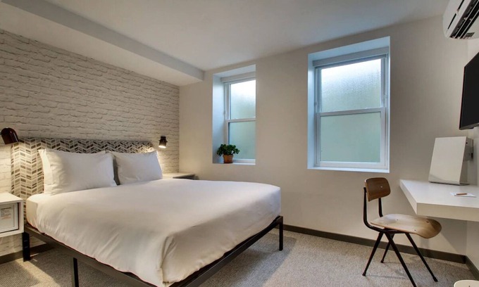 Foggy Bottom House | Experience Vibrant D.C.: Convenient Room Close National Mall