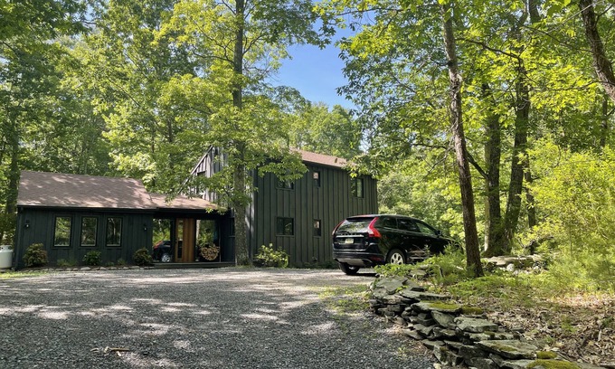 Mount Marion House | Experience Woodstock charm while staying in a cozy cabin in the woods
