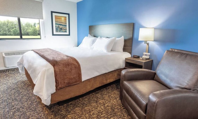 Sundance Hotel | Explore Buckeye with Ease—Pet-Friendly Accommodation and Free Parking Await