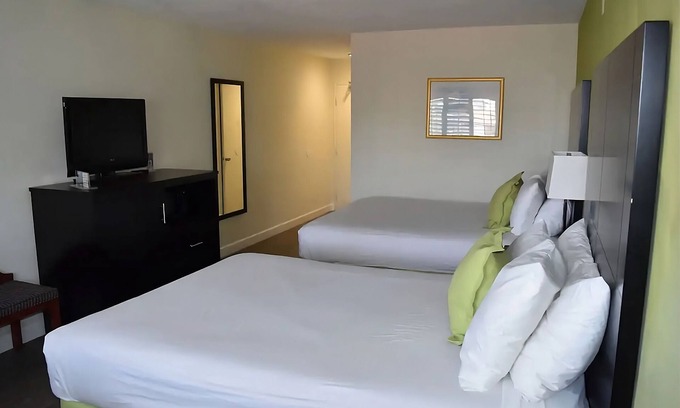 Old Town Hotel | Explore Downtown San Diego! 4 Accommodations w/Free Continental Breakfast!