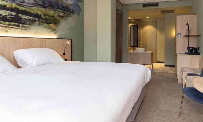 Marknesse Hotel | Explore Giethoorn: Comfortable Room in Quiet Surroundings - 3 Units