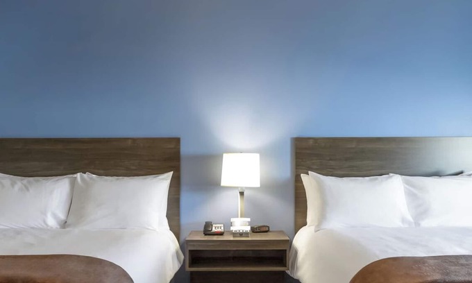 Grand Rapids Hotel | Explore History: Stay in Room w/Kitchen Near Gilbert Mansion! | Pool | Parking