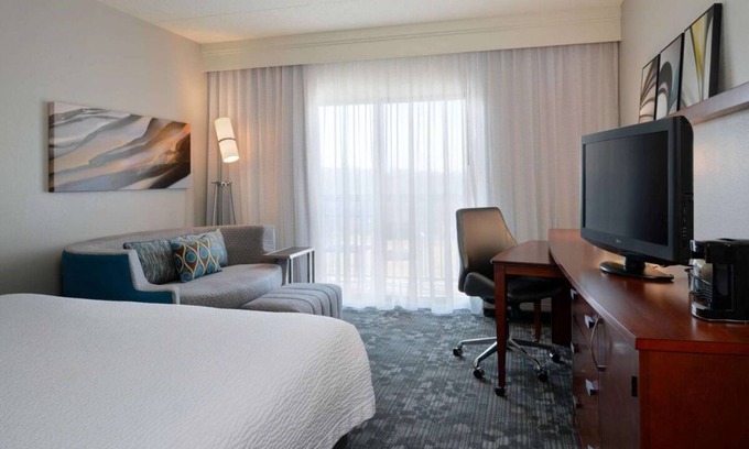 South Kansas City Hotel | Explore Kansas City! Pet-friendly, Parking, Short Drive to Arrowhead Stadium!