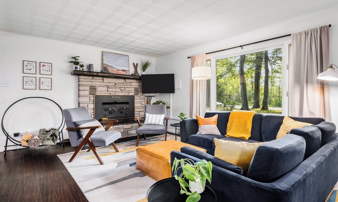 Maple City House | Explore Leelanau Peninsula, Near Beaches and Lakes! Sleeping Bear Cottage