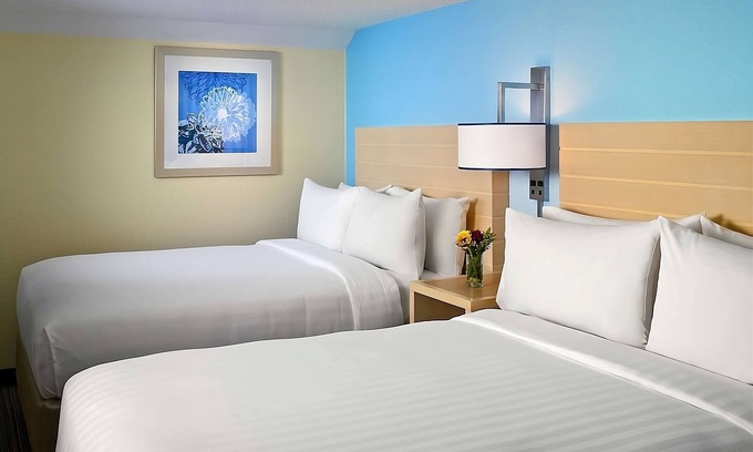 Middleburg Heights Hotel | Explore Middleburg Heights! 3 Contemporary Units! Pets Allowed, FREE Parking!